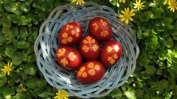 Húsvéti tojásfestés vöröshagymahéjjal