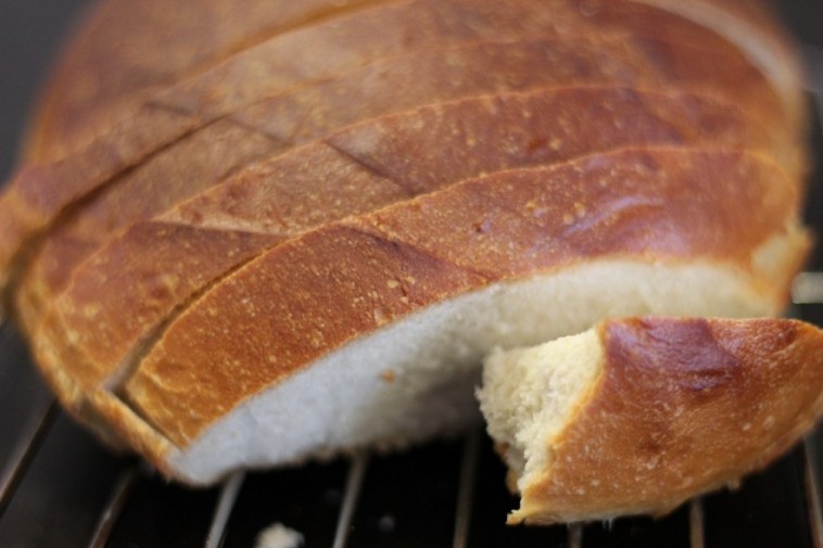 Július 15. Henrik új kenyeret süt