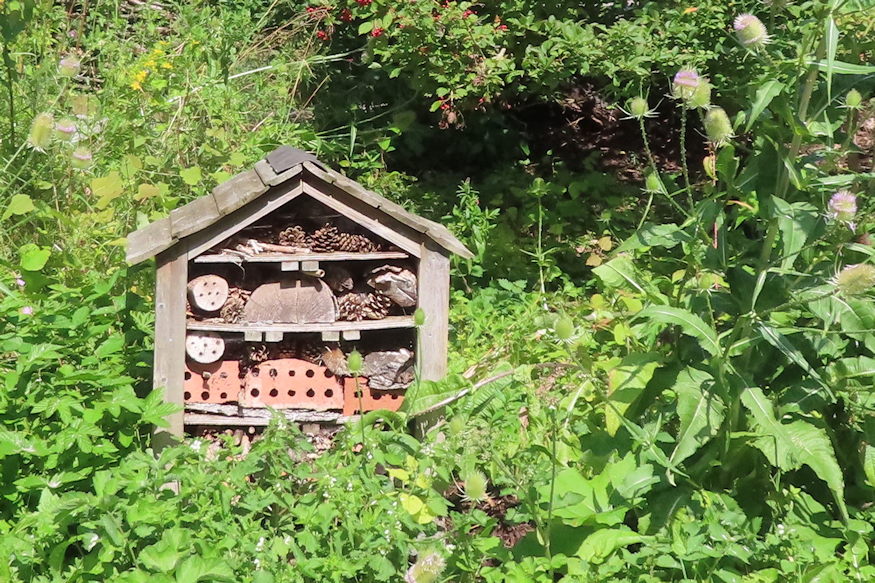 rovarhotel tul jol mukodik 03