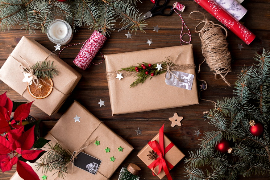 Zold Ajandekok Kertbol 02