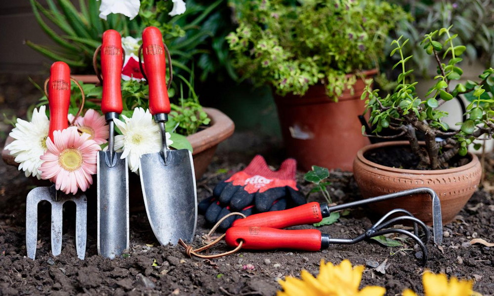 Kezünkben a svájci precizitás: így dolgoznak a FELCO prémium kerti szerszámai