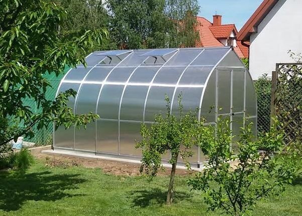 uveghaz02